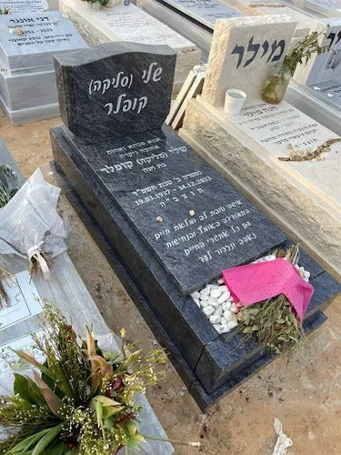 מק'ט 887. מצבה גרניט