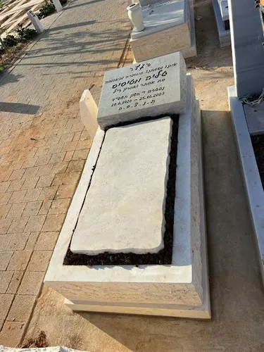 מק'ט 889. מצבה ליחידה