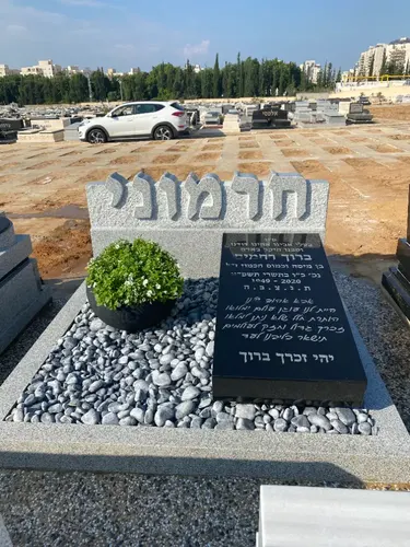 מק'ט 921. מצבה כפולה
