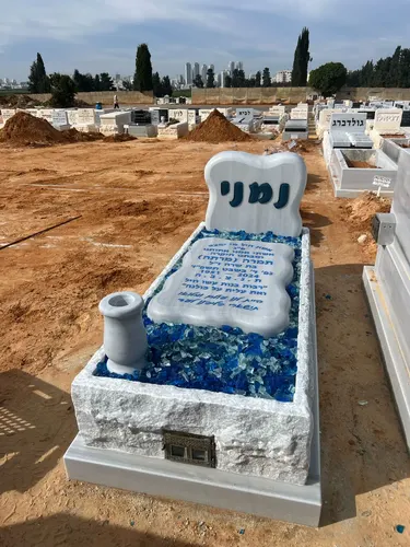 מק'ט 925. מצבה מיוחדת