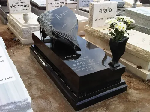 מק'ט 942. גרניט שחור