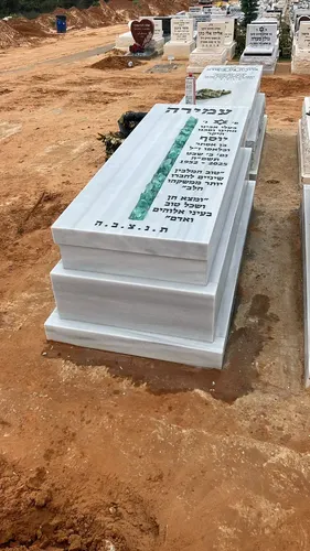 מק'ט 952. מצבה משפחתית