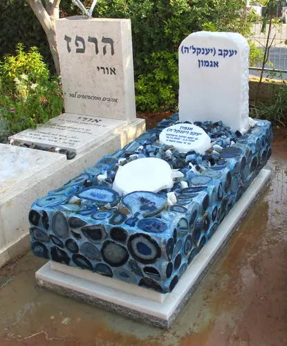 מק'ט 954. מצבה מיוחדת