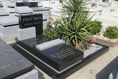 מק"ט A120. מצבה ליחיד