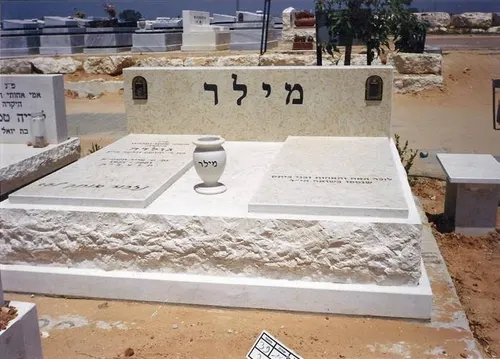 מק'ט B85 מצבה כפולה