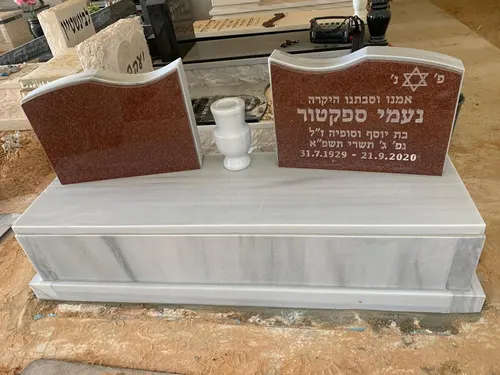 מצבה משפחתית מתוך קטלוג מצבות משפחתיות - תמונה מספר 2040