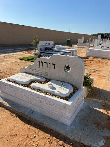 מצבה מכפלה לזוג מתוך קטלוג מצבות זוגיות
