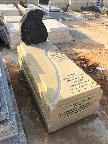 מצבה מכפלה לזוג מתוך קטלוג מצבות זוגיות