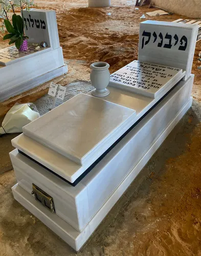 מצבה מכפלה לזוג מתוך קטלוג מצבות זוגיות