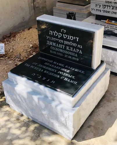 חצי מצבה - תמונה מספר 3017