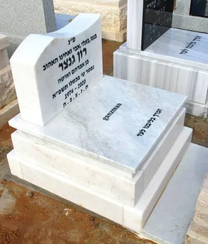 חצי מצבה - תמונה מספר 3026