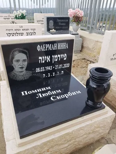 חצי מצבה - תמונה מספר 3033