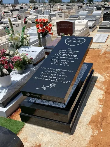 מצבה בודדת מגרניט בעיצוב מודרני - מק"ט 5002