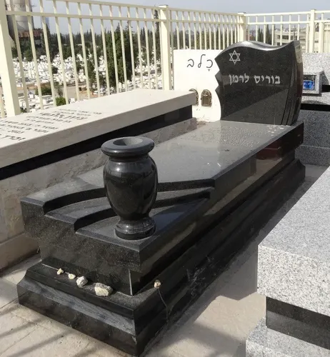 מצבה מעוצבת מגרניט שחור  - מק"ט 5048
