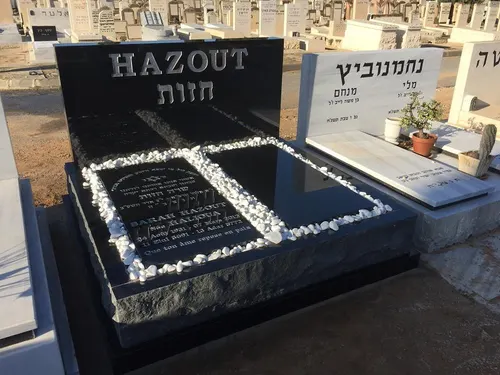 מצבה כפולה מעוצבת מגרניט שחור - מק"ט 5071