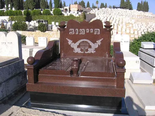 מצבה כפולה מעוצבת מגרניט אדום בקטלוג - תמונה מספר 5314