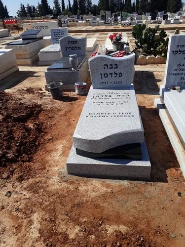 מצבה מעוצבת מגרניט אפור - תמונה מספר 5618