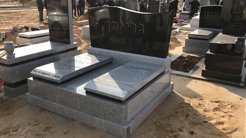 מצבה כפולה משולבת מגרניט אפור ושחור - תמונה מספר 5622