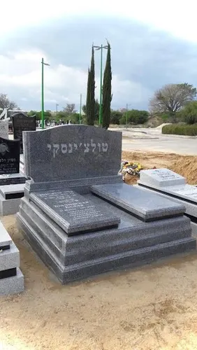 מצבה כפולה מעוצבת מגרניט אפור - תמונה מספר 5637