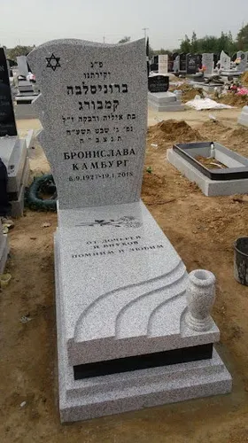 מצבה גבוהה מגרניט אפור - תמונה מספר 5642