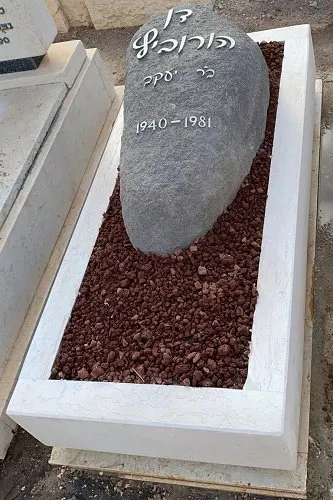 מתוך קטלוג מצבות מאבנים מיוחדות A36