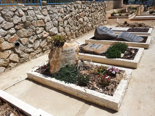 מצבה מאבן טבעית מתוך קטלוג מצבות מאבן טבעית תמונה מספר 2641