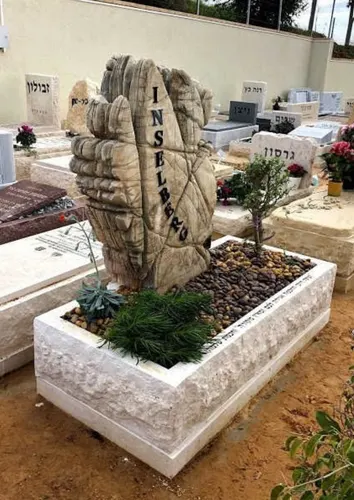 מצבה מסלעים מתוך קטלוג מצבות סלעים - תמונה מספר 4001