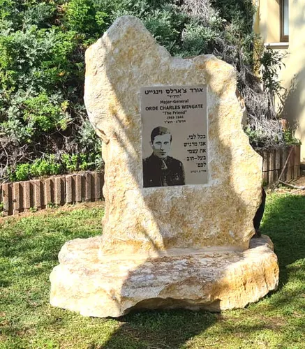 אנדרטה מסלעים מתוך קטלוג מצבות סלעים - תמונה מספר 4003