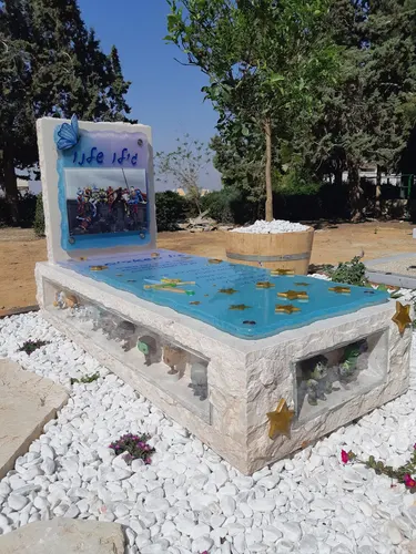 דוגמאות מצבות זכוכית ומצבות סלעי זכוכית