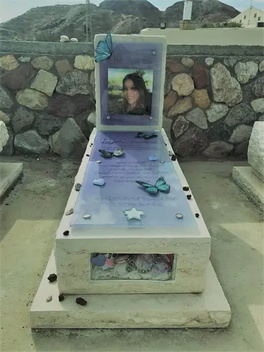 דוגמאות מצבות זכוכית ומצבות סלעי זכוכית