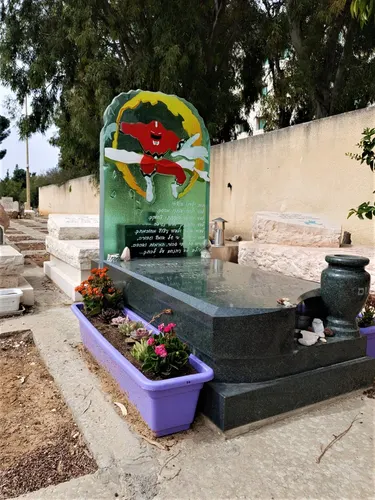 דוגמאות מצבות זכוכית ומצבות סלעי זכוכית