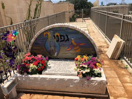 מצבה מיוחדת - מתוך קטלוג תמונות מצבות מיוחדות 16
