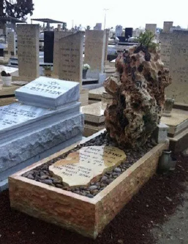 מצבה מיוחדת - מתוך קטלוג תמונות מצבות מיוחדות 43