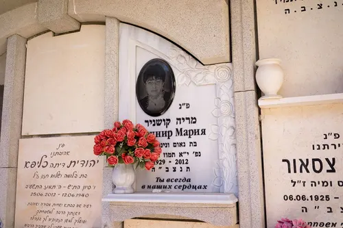 מצבה קיר (סנהדרין) עם תמונת הנפטרת - תמונה מספר 4814