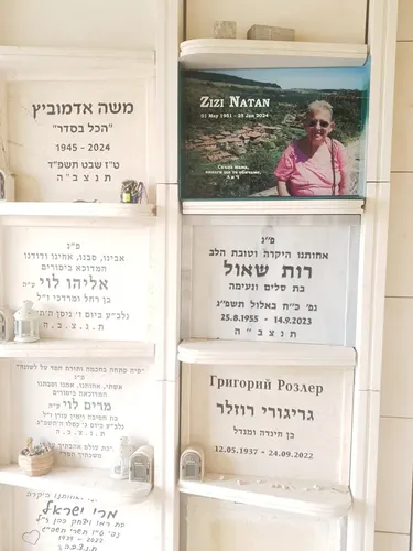 מצבות קיר עם תמונת המנוחה תמונה מספר 4823