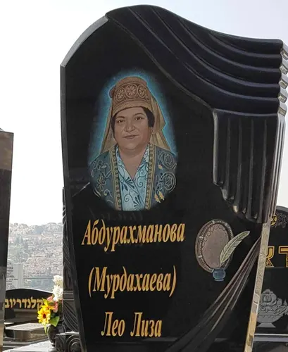 תמונת המנוחה בצבע על ניצב מצבה מעוצב - תמונה מספר 4832