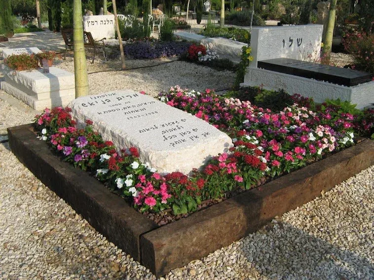 מצבה עם גינה - תמונה 1