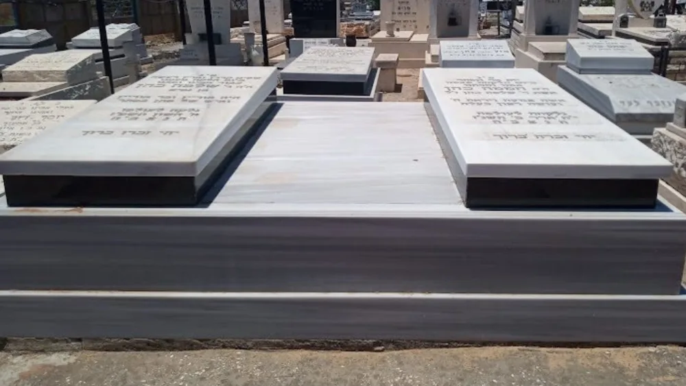 מצבות כפולות - תמונה 2