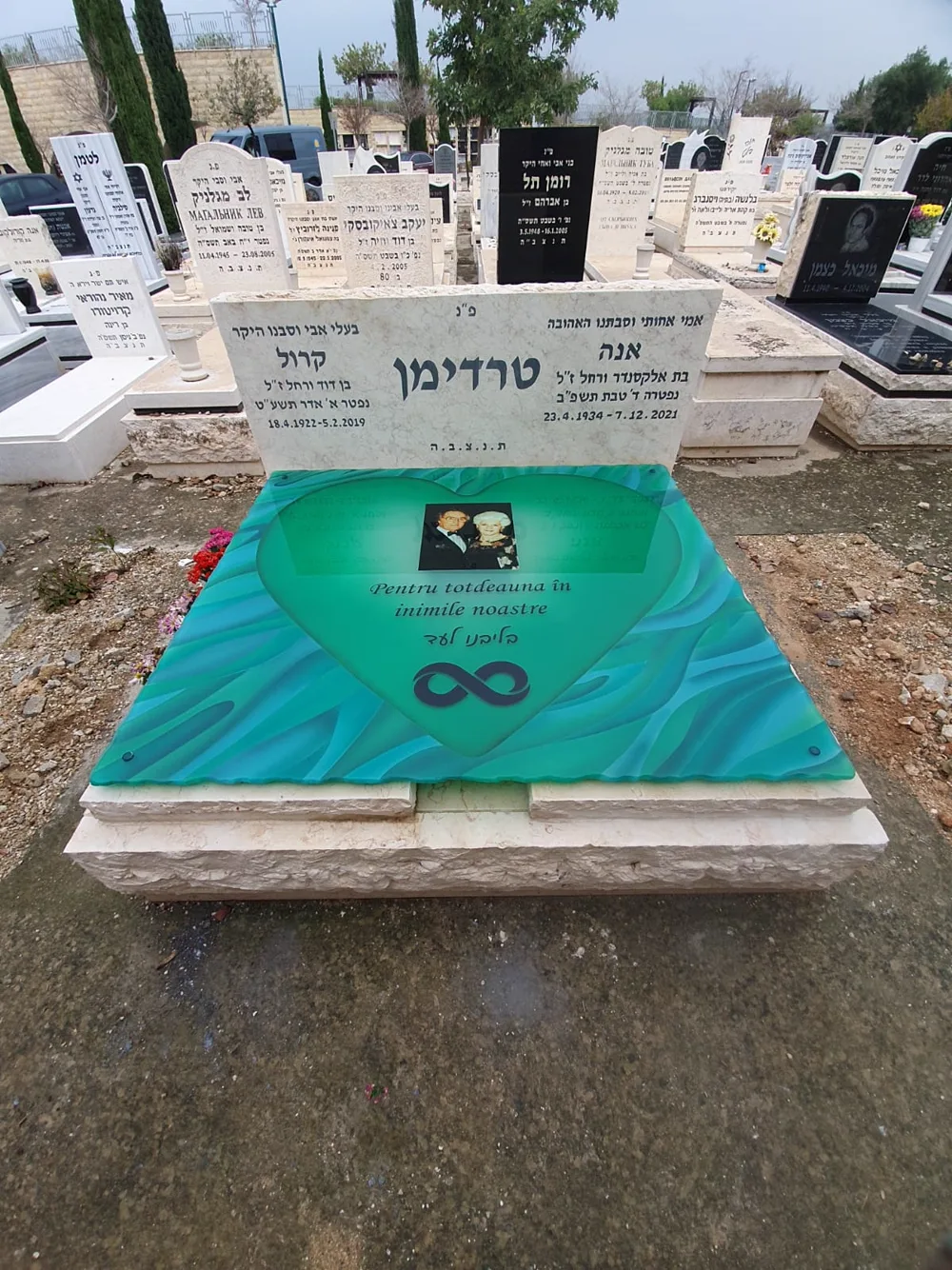 מצבות עם תמונת הנפטר - תמונה 2
