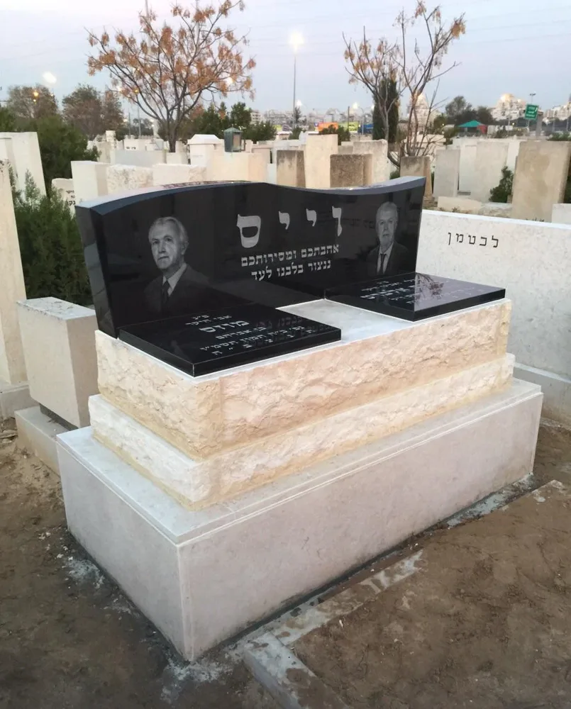 מצבות קבורה רמה - תמונה 1