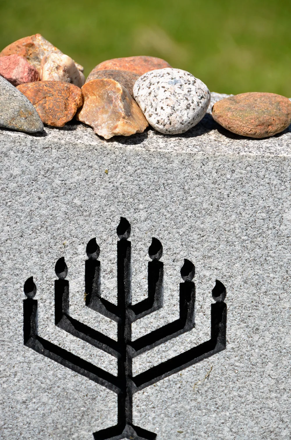 סמלים על מצבות - תמונה 2