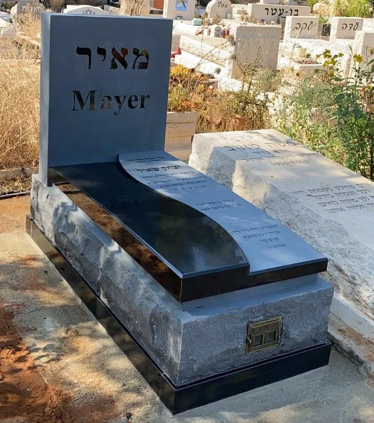 שיפוץ מצבה ישנה על ידי בונה מצבות מקצועי